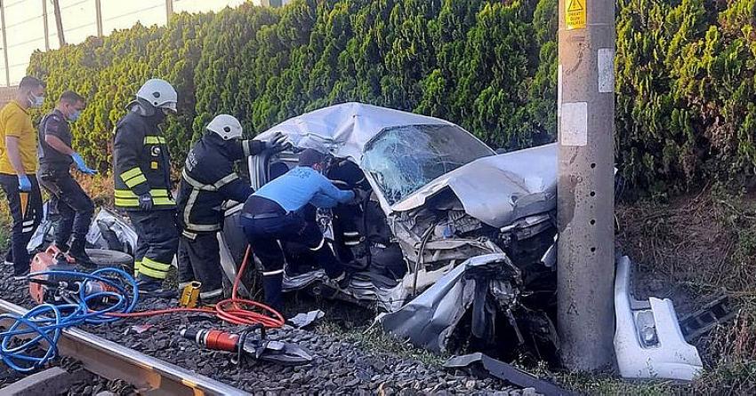 Yük Treni İle Kamyonet Çarpıştı: 1 Ölü