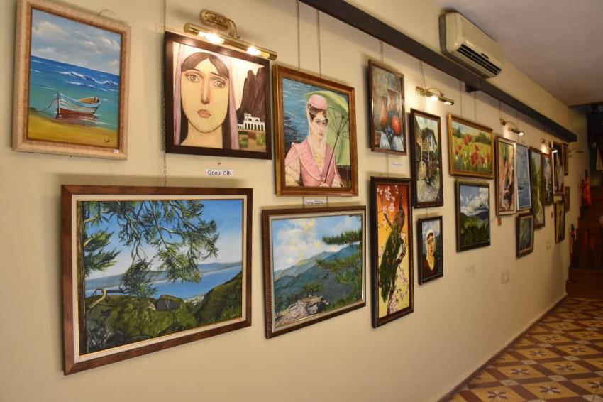 EDREMİT’TE KARMA RESİM SERGİSİ AÇILDI