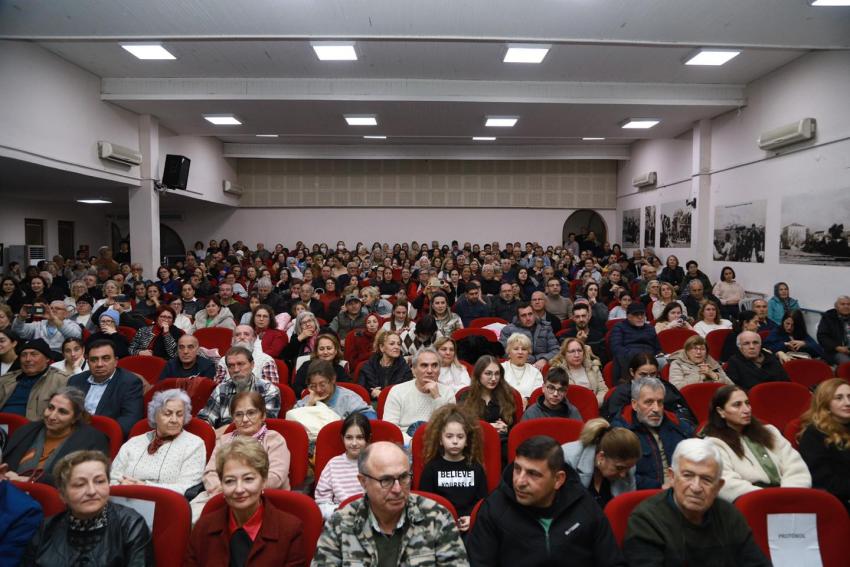 Burhaniye Belediyesi Kadın Korosu İlk Konserini Düzenledi