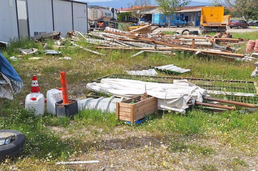 BURHANİYE’DE YOL VE KALDIRIM İŞGALİNE MÜDAHALE