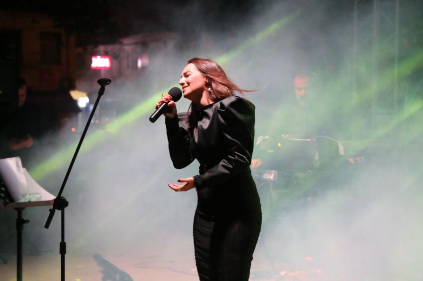 CUMHURİYET COŞKUSU TÜRKÜ AKBAYRAM KONSERİ İLE BAŞLADI