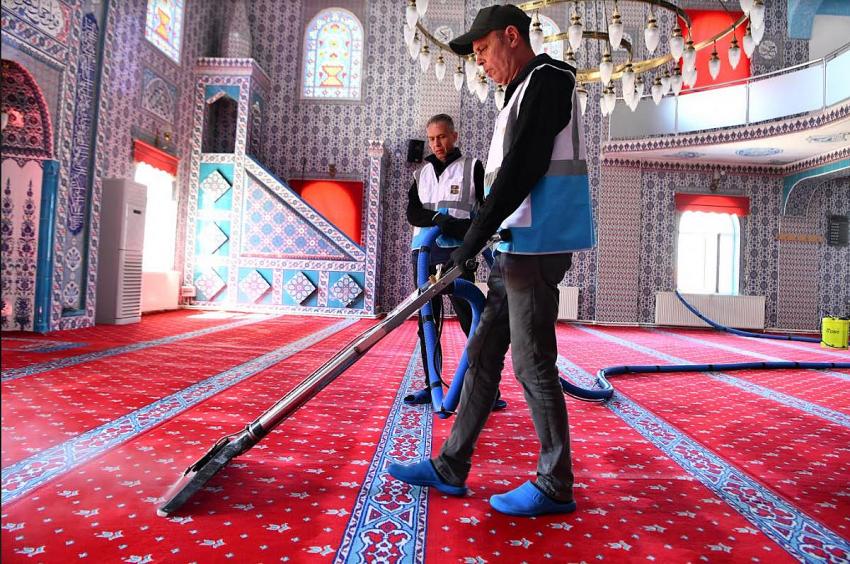 BÜYÜKŞEHIR CAMILERI BAYRAMA HAZIRLIYOR