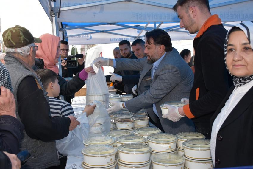 AK PARTI ALTIEYLÜL’DE SIKMADIK EL, DOKUNMADIK GÖNÜL BIRAKMADI…