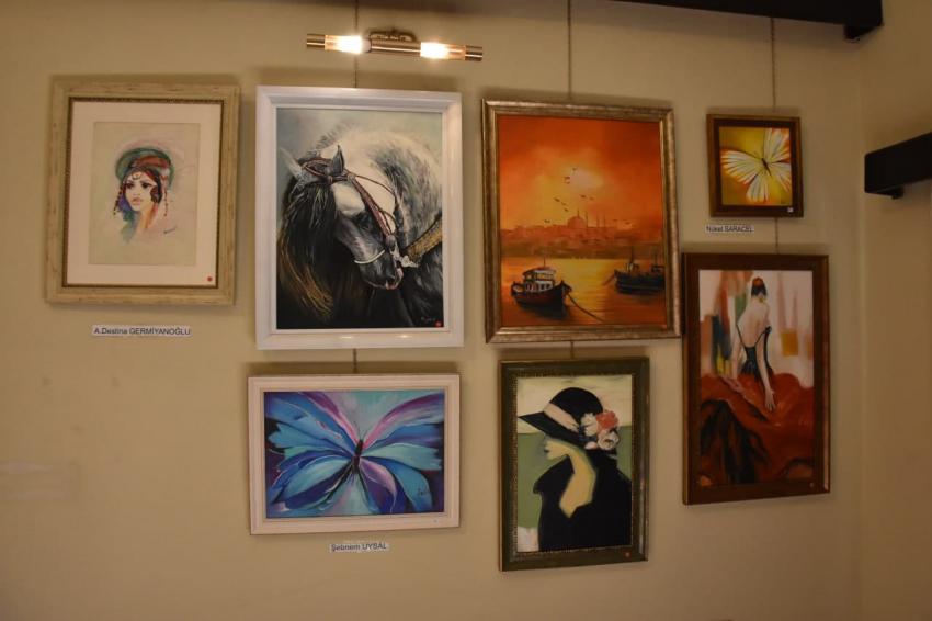 EDREMİT’TE KARMA RESİM SERGİSİ AÇILDI