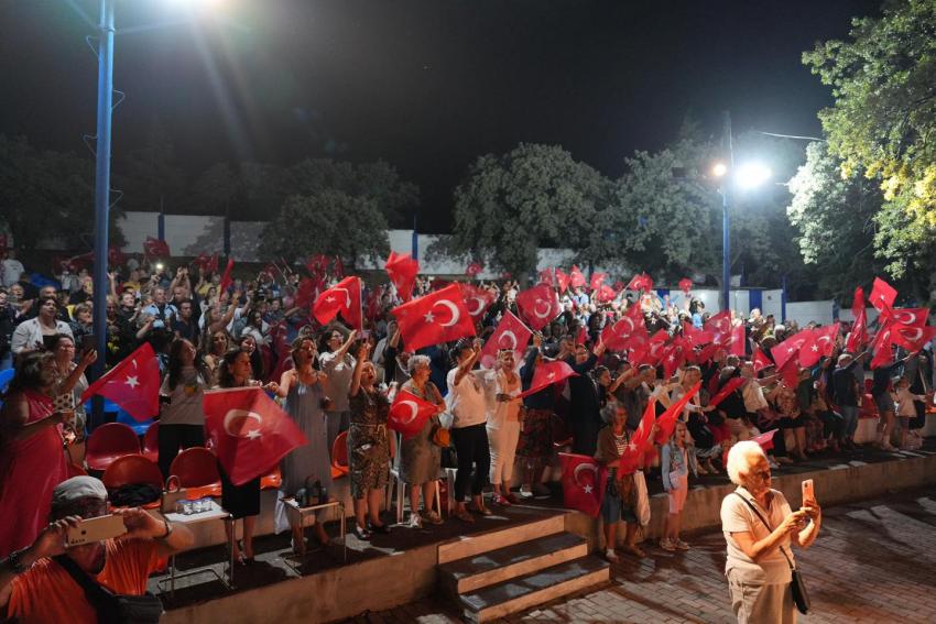 “DÜŞTEN DÜŞÜNCEYE ZAMANSIZ KADINLAR” GÖSTERİMİ  BURHANİYE’DE GERÇEKLEŞTİRİLDİ