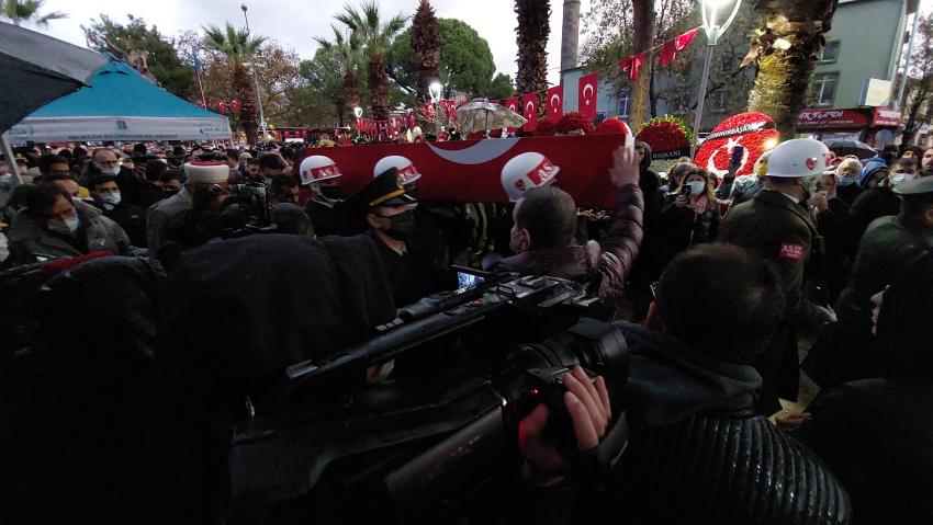 ŞEHİDİMİZ DUALARLA TOPRAĞA VERİLDİ