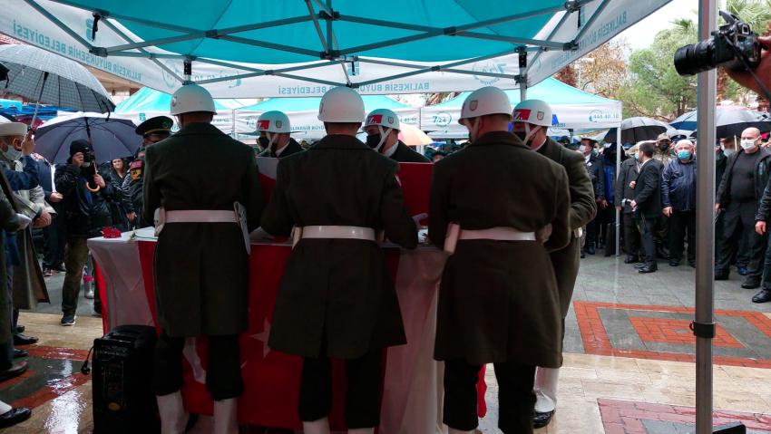 ŞEHİDİMİZ DUALARLA TOPRAĞA VERİLDİ