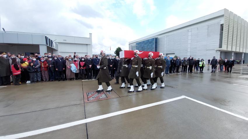 ŞEHİDİMİZ DUALARLA TOPRAĞA VERİLDİ