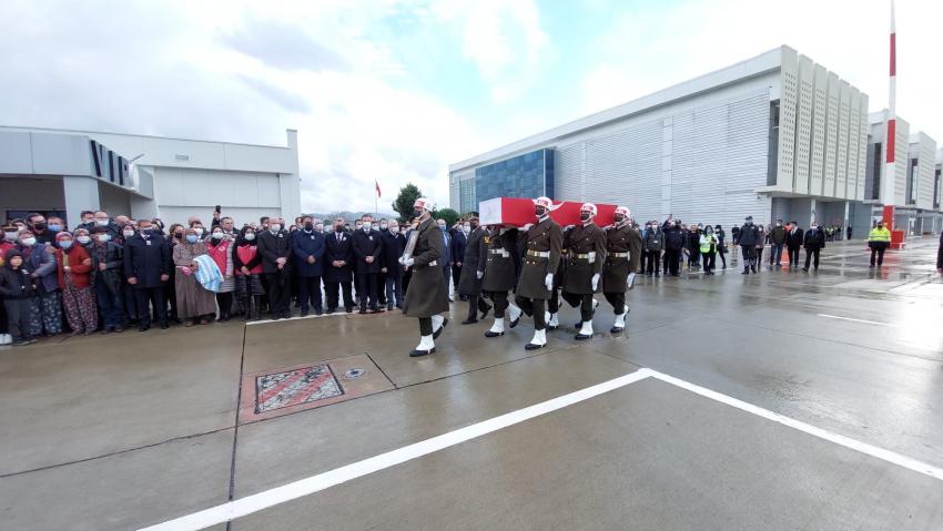 ŞEHİDİMİZ DUALARLA TOPRAĞA VERİLDİ