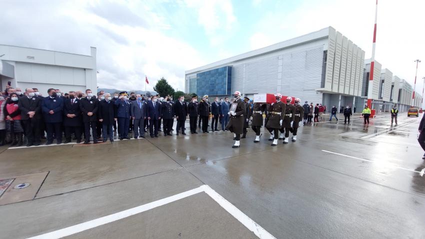 ŞEHİDİMİZ DUALARLA TOPRAĞA VERİLDİ