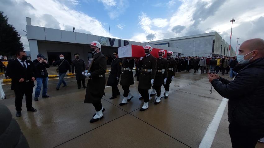 ŞEHİDİMİZ DUALARLA TOPRAĞA VERİLDİ