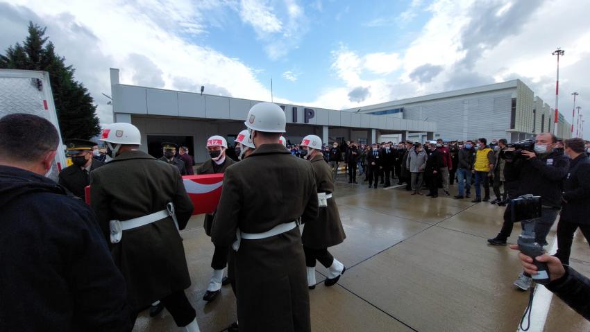 ŞEHİDİMİZ DUALARLA TOPRAĞA VERİLDİ