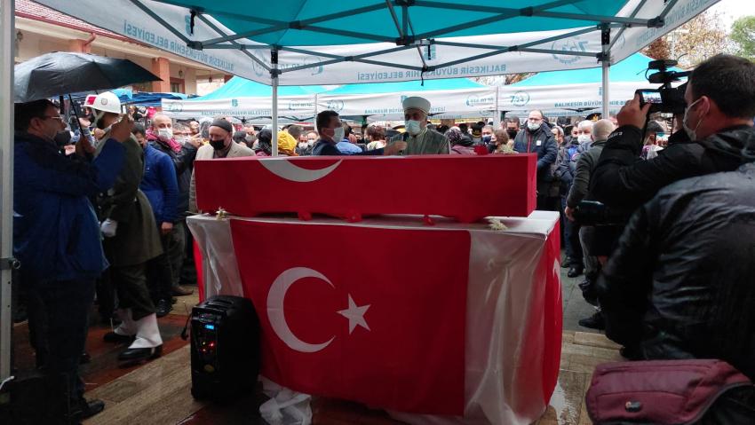 ŞEHİDİMİZ DUALARLA TOPRAĞA VERİLDİ