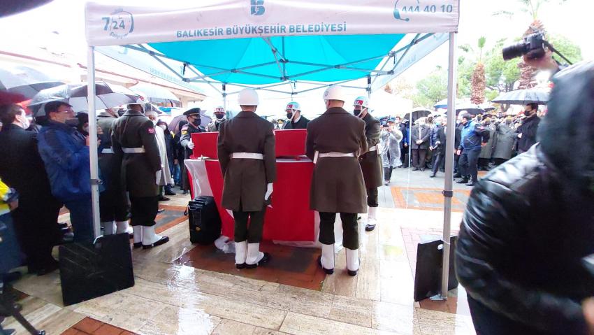 ŞEHİDİMİZ DUALARLA TOPRAĞA VERİLDİ