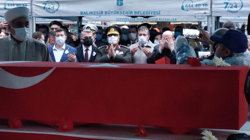 ŞEHİDİMİZ DUALARLA TOPRAĞA VERİLDİ