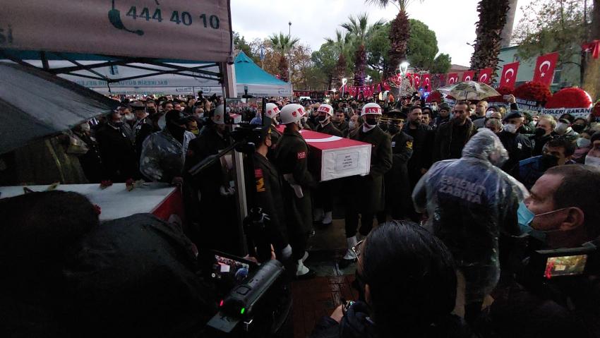 ŞEHİDİMİZ DUALARLA TOPRAĞA VERİLDİ