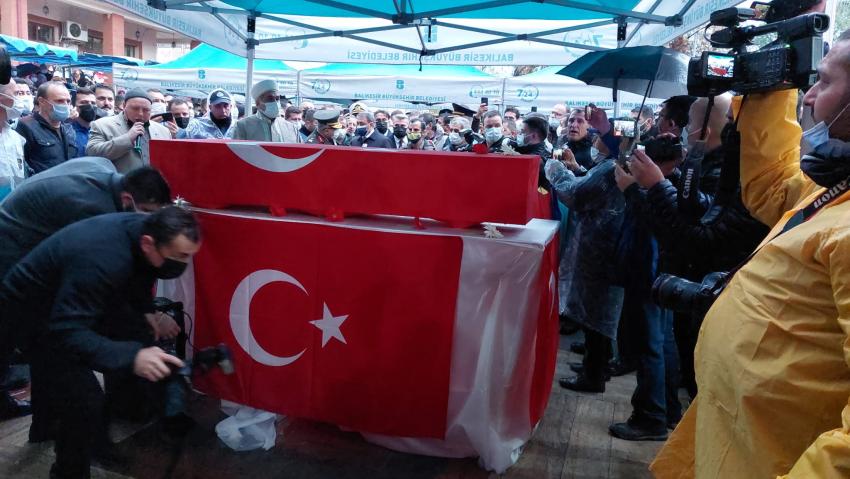 ŞEHİDİMİZ DUALARLA TOPRAĞA VERİLDİ