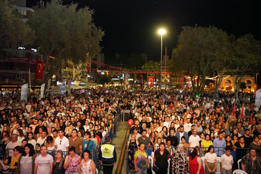 BANDIRMA'DA 30 AĞUSTOS ZAFER BAYRAMI COŞKUYLA KUTLANDI