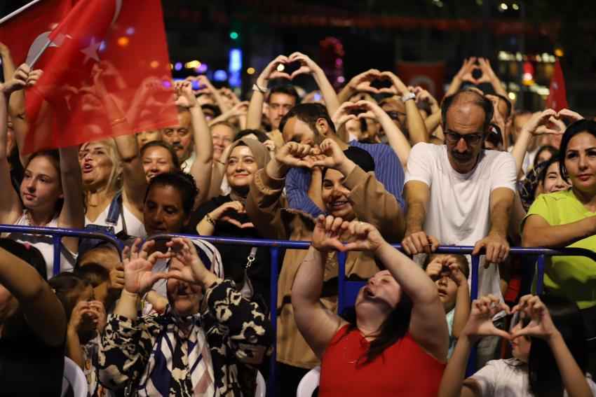 BANDIRMA'DA 30 AĞUSTOS ZAFER BAYRAMI COŞKUYLA KUTLANDI