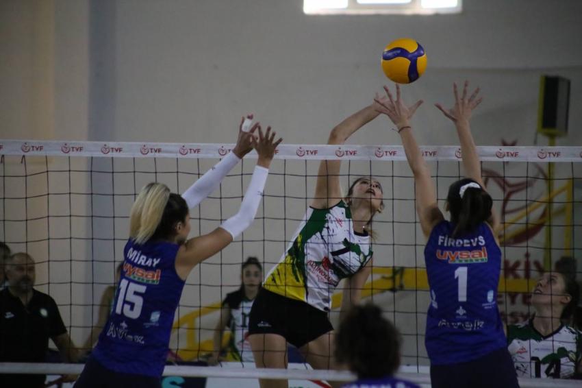 EDREMIT BELEDIYESI ALTINOLUKSPOR GALIBIYETLE BAŞLADI