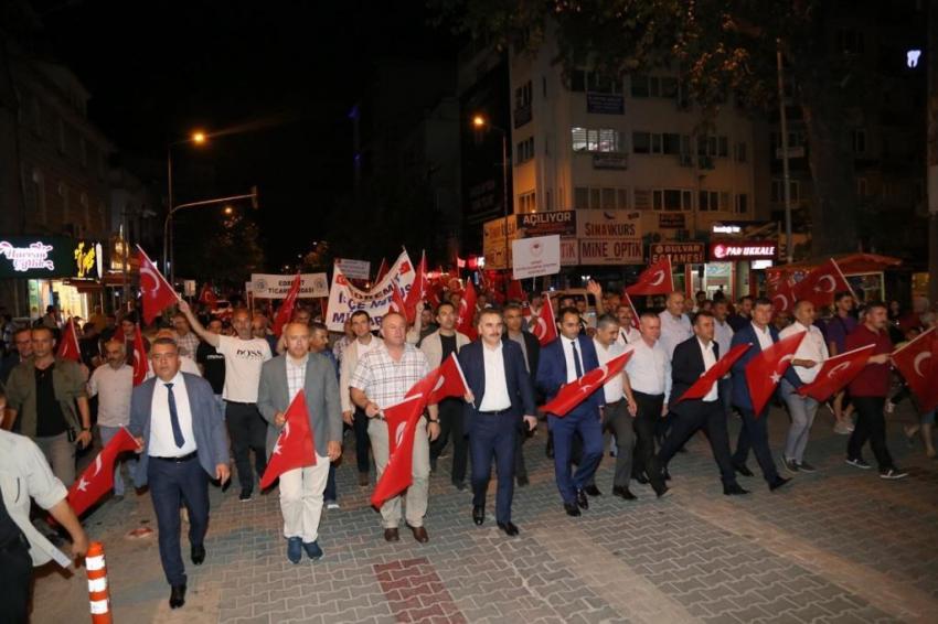 EDREMİT, 15 TEMMUZ'DA TÜRKİYE AŞKINA TEK YÜREK OLDU