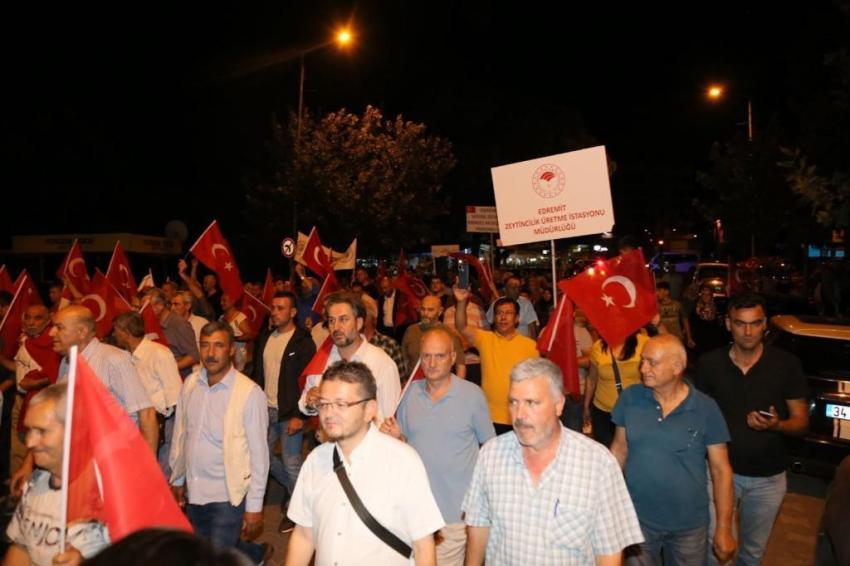 EDREMİT, 15 TEMMUZ'DA TÜRKİYE AŞKINA TEK YÜREK OLDU