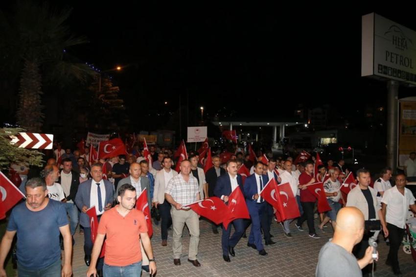 EDREMİT, 15 TEMMUZ'DA TÜRKİYE AŞKINA TEK YÜREK OLDU