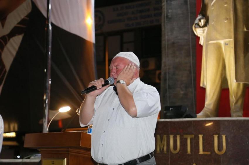 EDREMİT, 15 TEMMUZ'DA TÜRKİYE AŞKINA TEK YÜREK OLDU