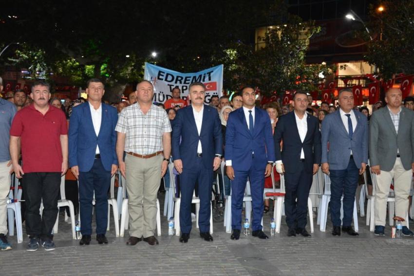 EDREMİT, 15 TEMMUZ'DA TÜRKİYE AŞKINA TEK YÜREK OLDU