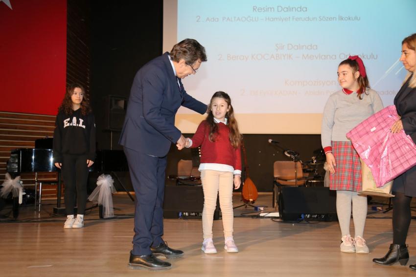 EDREMIT’TE ÖĞRETMENLER GÜNÜ KUTLANDI