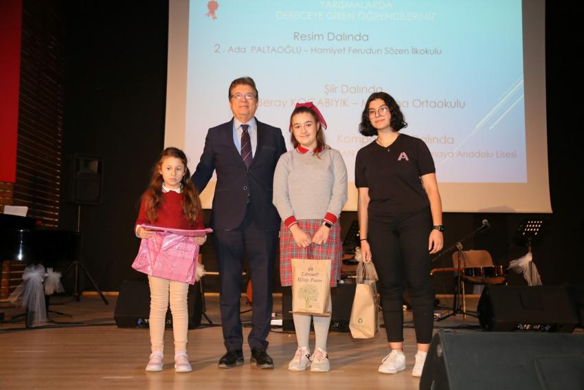 EDREMIT’TE ÖĞRETMENLER GÜNÜ KUTLANDI