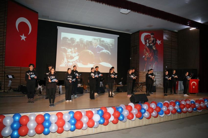 EDREMIT’TE ÖĞRETMENLER GÜNÜ KUTLANDI