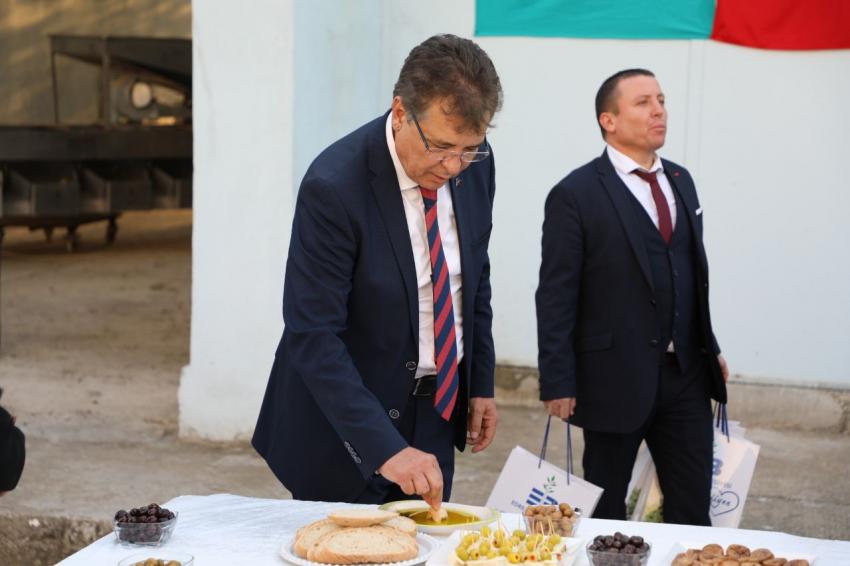 Edremit Belediyesi’nden zeytine büyük destek