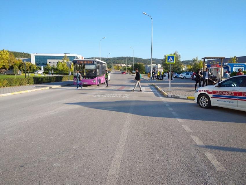 BALIKESIR İL JANDARMA KOMUTANLIĞI TRAFIK TIMLERINCE, YAYA ÖNCELIĞI DENETIMI YAPILDI