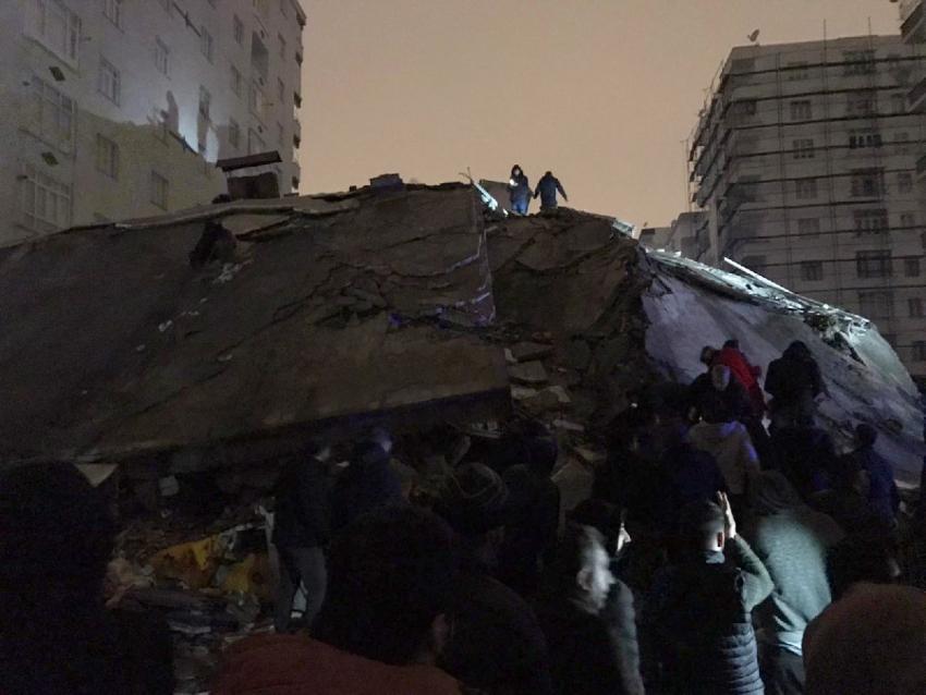 KAHRAMANMARAŞ’TA 7.4 BÜYÜKLÜĞÜNDE DEPREM: 10 KENTI VURDU