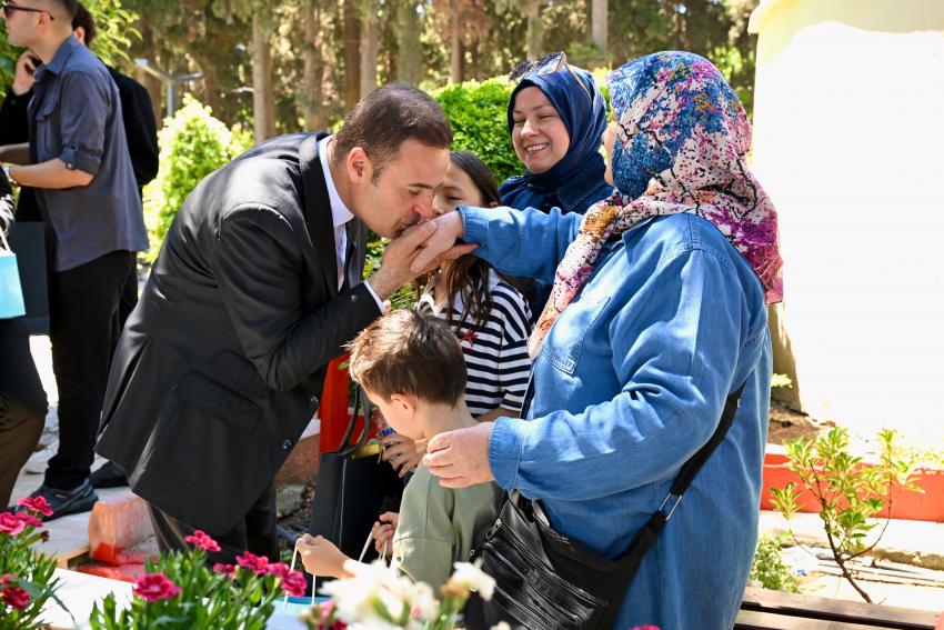 Büyükşehir Belediyesi, gazi ve şehit ailelerinin yanında