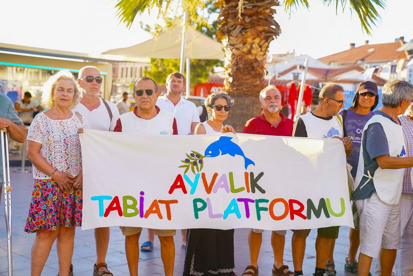 AKBELEN KIYIMINA KARŞI  AYVALIK’TA İNSAN ZİNCİRİ