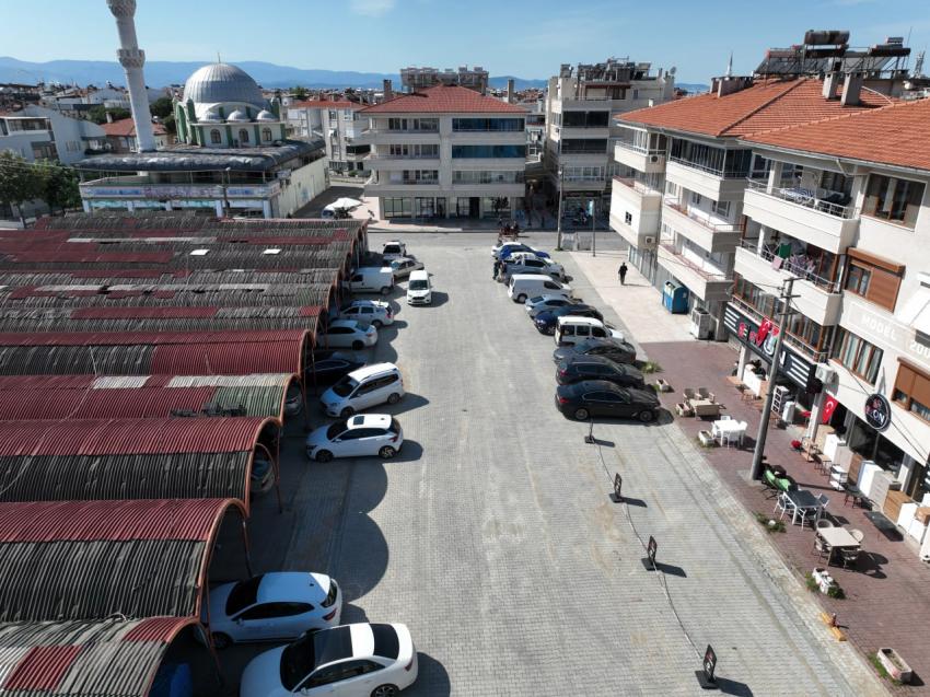 AKÇAY MAHALLESİ’NDE KAPALI PAZARYERİ ÇEVRESİ YENİLENDİ