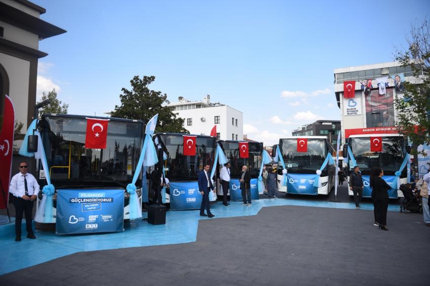 Akın: “Yolları değil, gönülleri de birbirine bağladık”