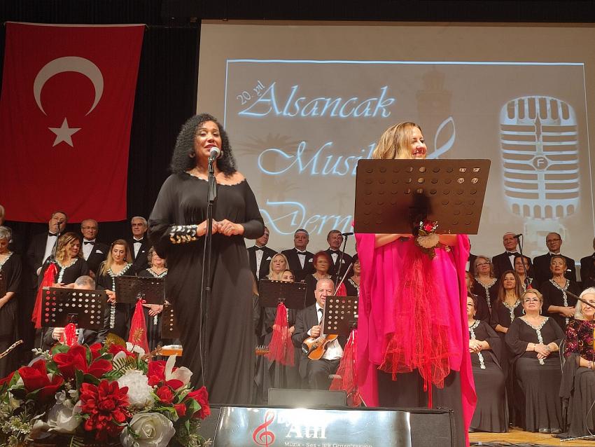 ALSANCAK MUSİKİ DERNEĞİ KONSERİ MEST ETTİ