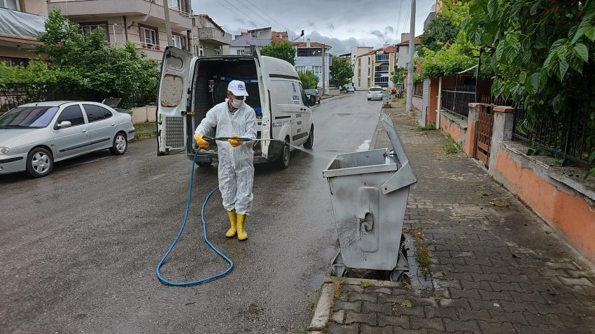 ALTIEYLÜL’DE TEMİZLİK İŞLERİ EKİPLERİ 7/24 SAHADA