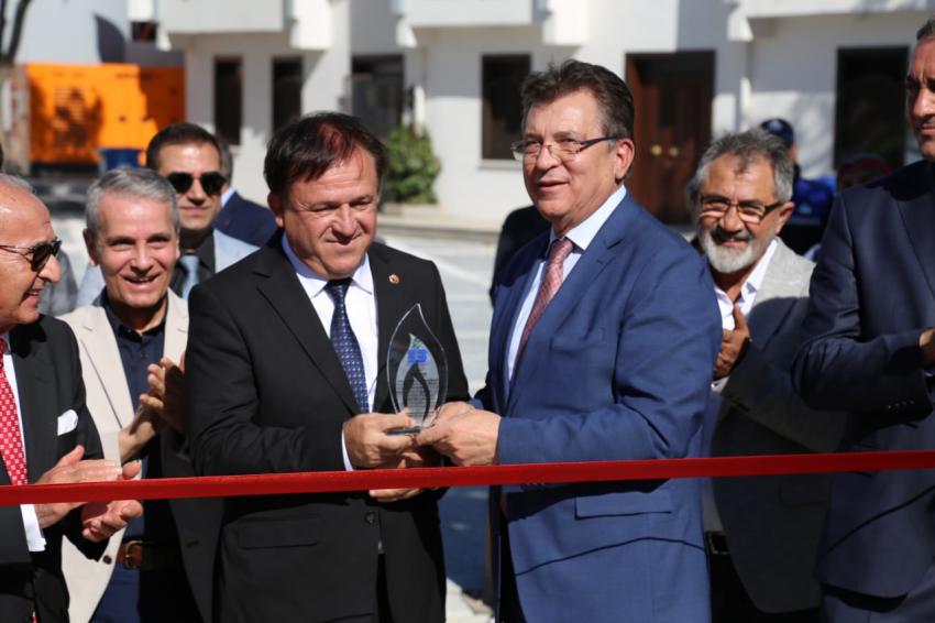 EDREMIT'TE ANIT ÇEŞME VE KÜLTÜR MEYDANI HIZMETE AÇILDI