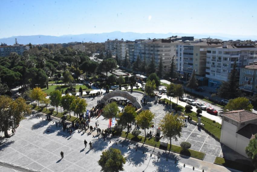 EDREMIT'TE ANIT ÇEŞME VE KÜLTÜR MEYDANI HIZMETE AÇILDI