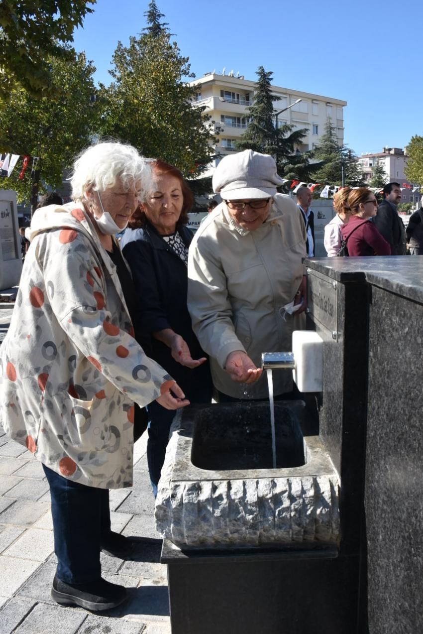 EDREMIT'TE ANIT ÇEŞME VE KÜLTÜR MEYDANI HIZMETE AÇILDI