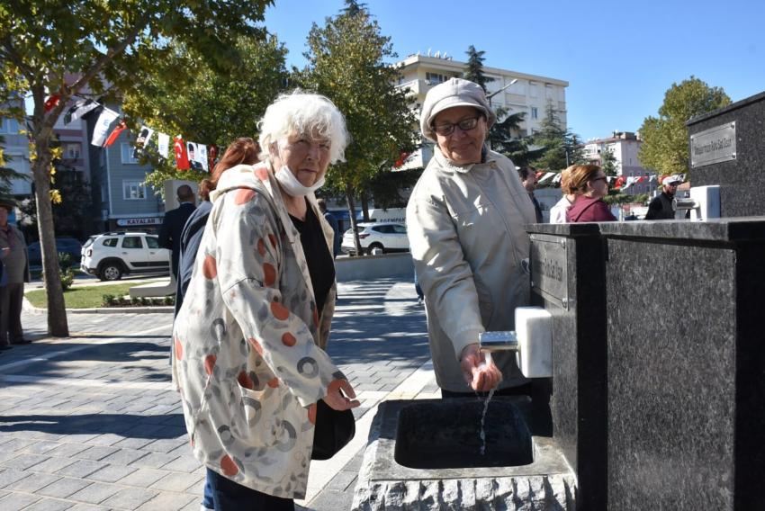 EDREMIT'TE ANIT ÇEŞME VE KÜLTÜR MEYDANI HIZMETE AÇILDI