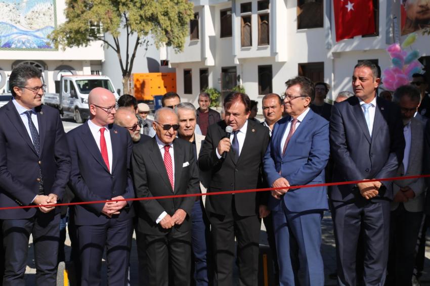 EDREMIT'TE ANIT ÇEŞME VE KÜLTÜR MEYDANI HIZMETE AÇILDI