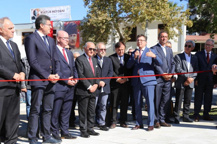 EDREMIT'TE ANIT ÇEŞME VE KÜLTÜR MEYDANI HIZMETE AÇILDI