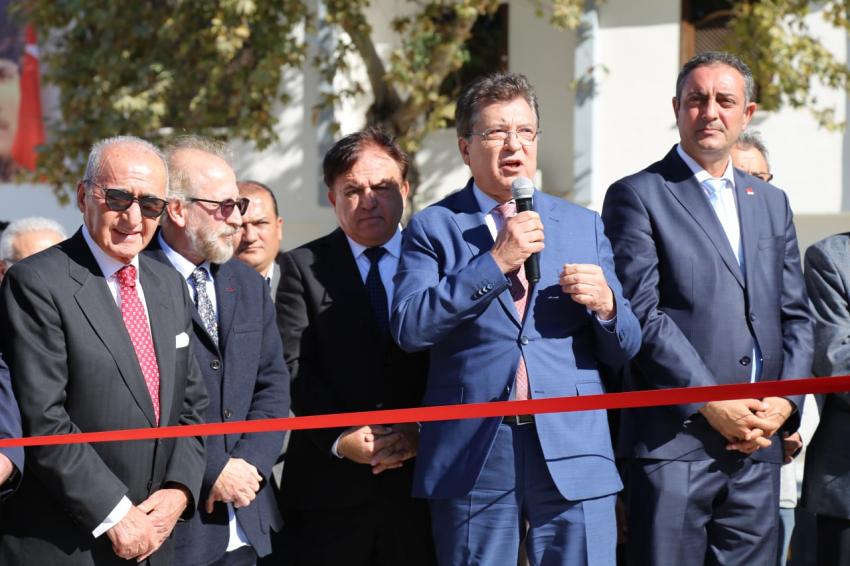 EDREMIT'TE ANIT ÇEŞME VE KÜLTÜR MEYDANI HIZMETE AÇILDI