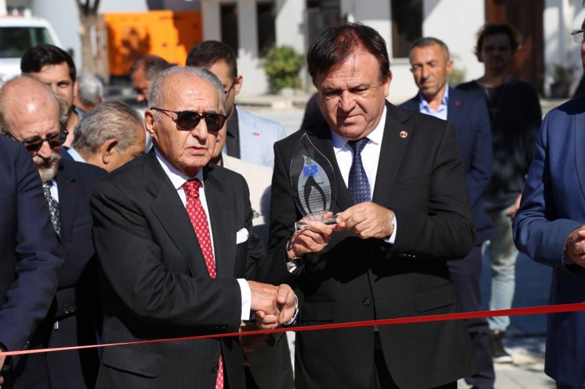 EDREMIT'TE ANIT ÇEŞME VE KÜLTÜR MEYDANI HIZMETE AÇILDI