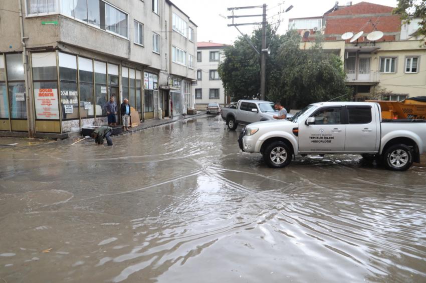 BURHANİYE BELEDİYESİ YAĞMUR EKİBİ İŞ BAŞINDA